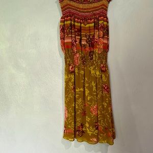 Flowy tube top one piece dress/skirt with beautiful floral accents💃🏻